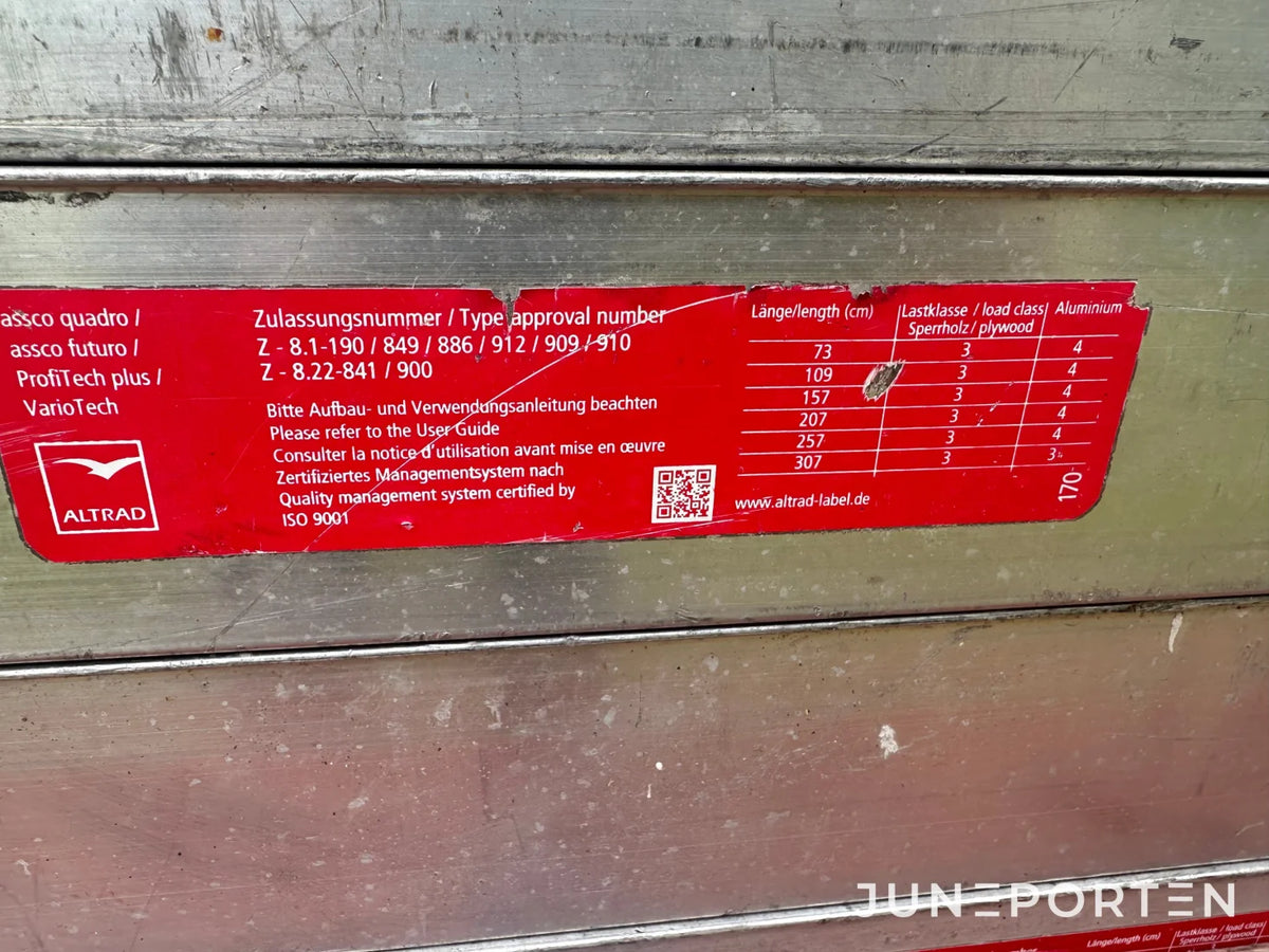 Byggnadsställning med Nordic släpvagn