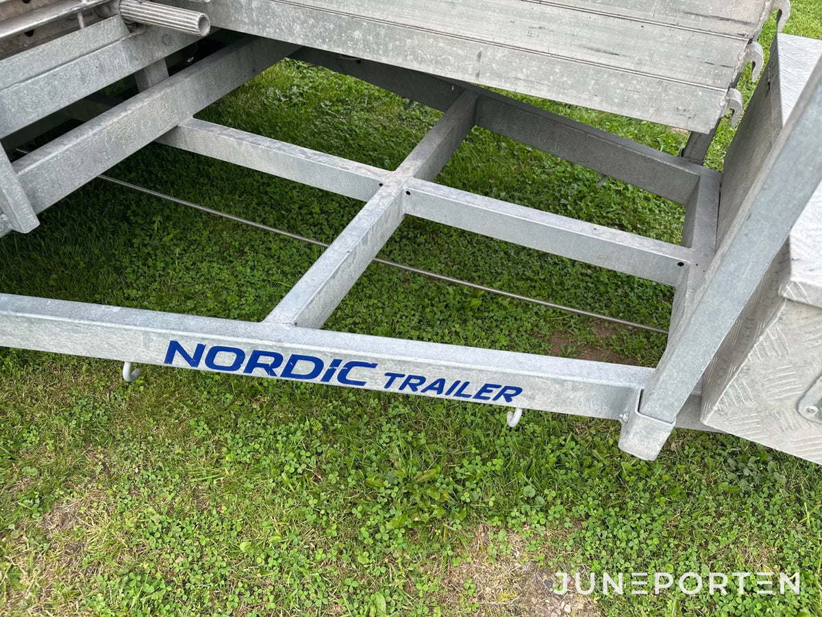 Byggnadsställning med Nordic släpvagn