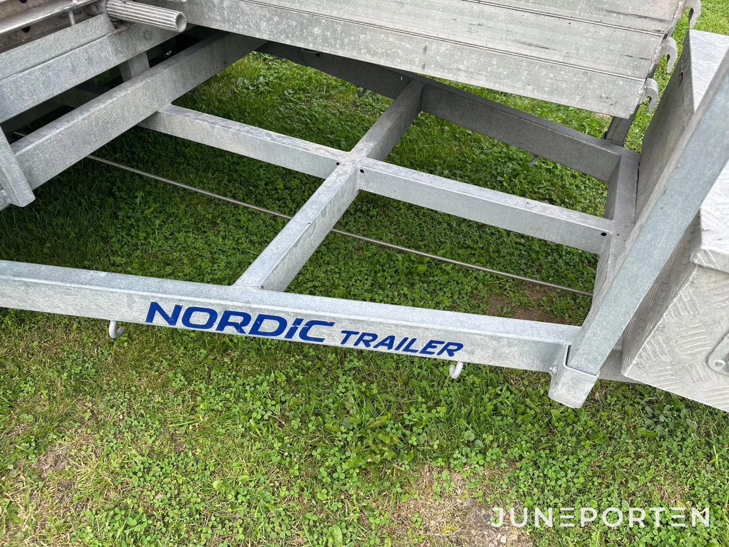 Byggnadsställning med Nordic släpvagn