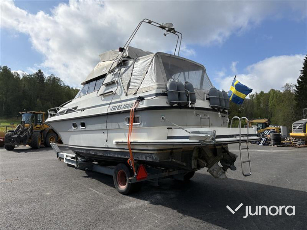 Båt med trailer - Tresfjord, 33 Cabin Cruiser