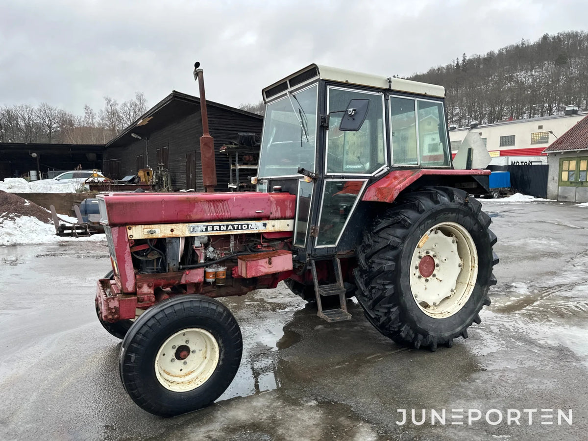 Case IH 844