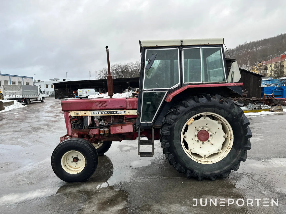 Case IH 844
