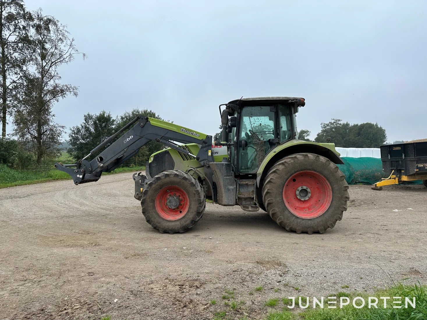 Claas Arion 650 med lastare