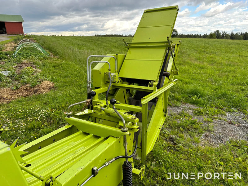 Småbalspress Claas Markant 51 med kastare