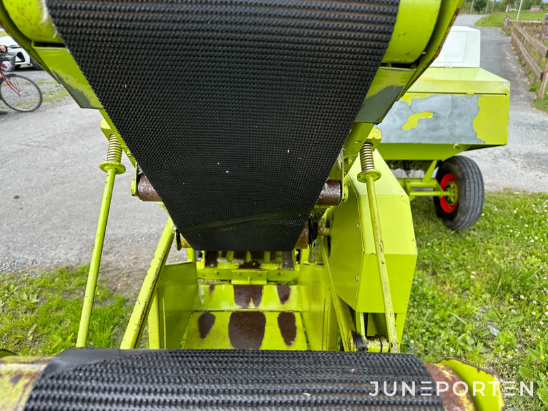 Småbalspress Claas Markant 51 med kastare