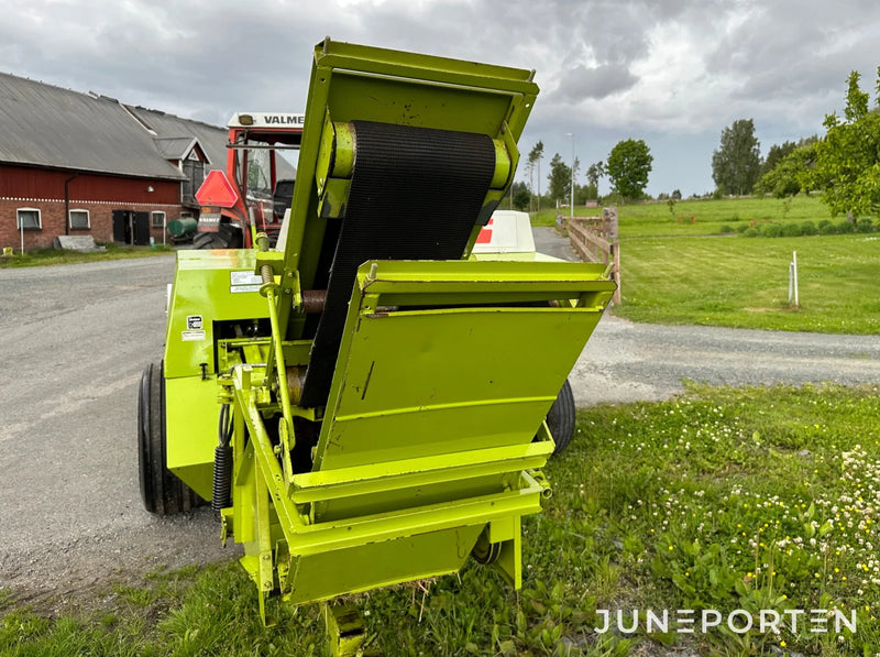 Småbalspress Claas Markant 51 med kastare