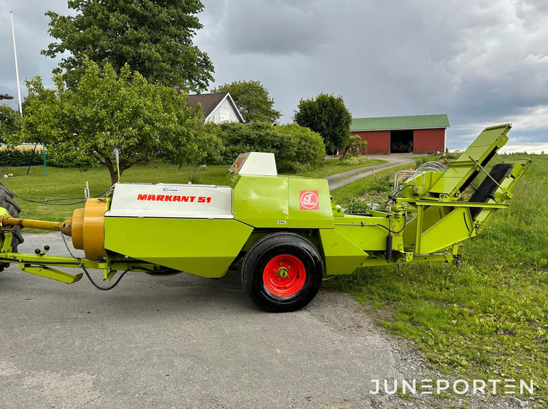Småbalspress Claas Markant 51 med kastare