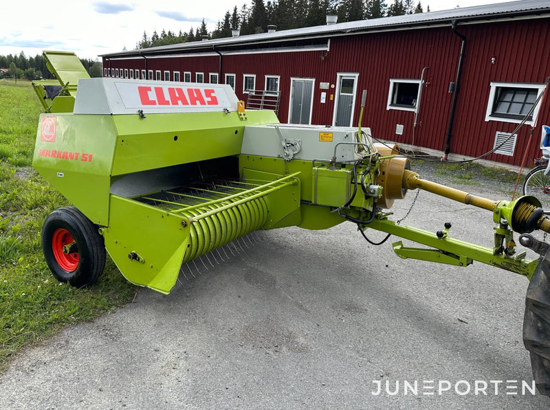 Småbalspress Claas Markant 51 med kastare
