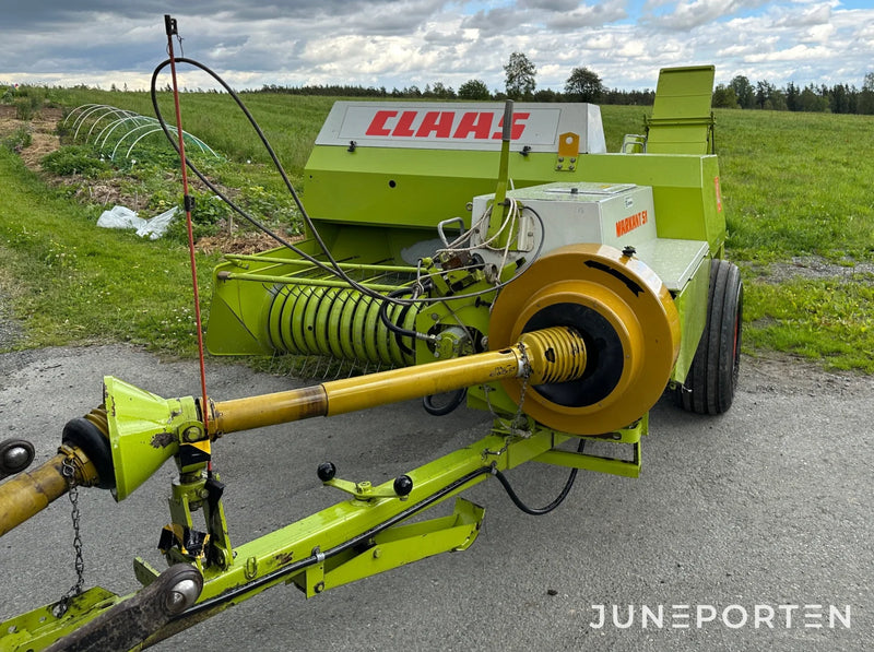 Småbalspress Claas Markant 51 med kastare