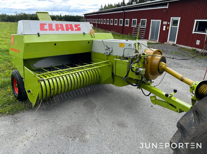 Småbalspress Claas Markant 51 med kastare