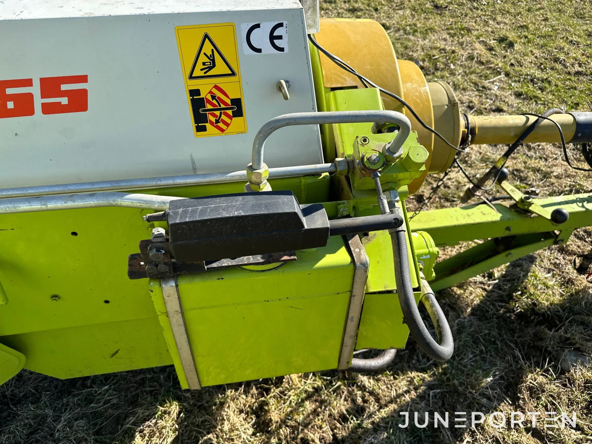 Claas Markant 65 småbalspress med kastare