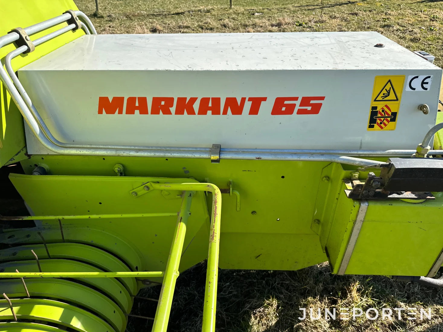 Claas Markant 65 småbalspress med kastare