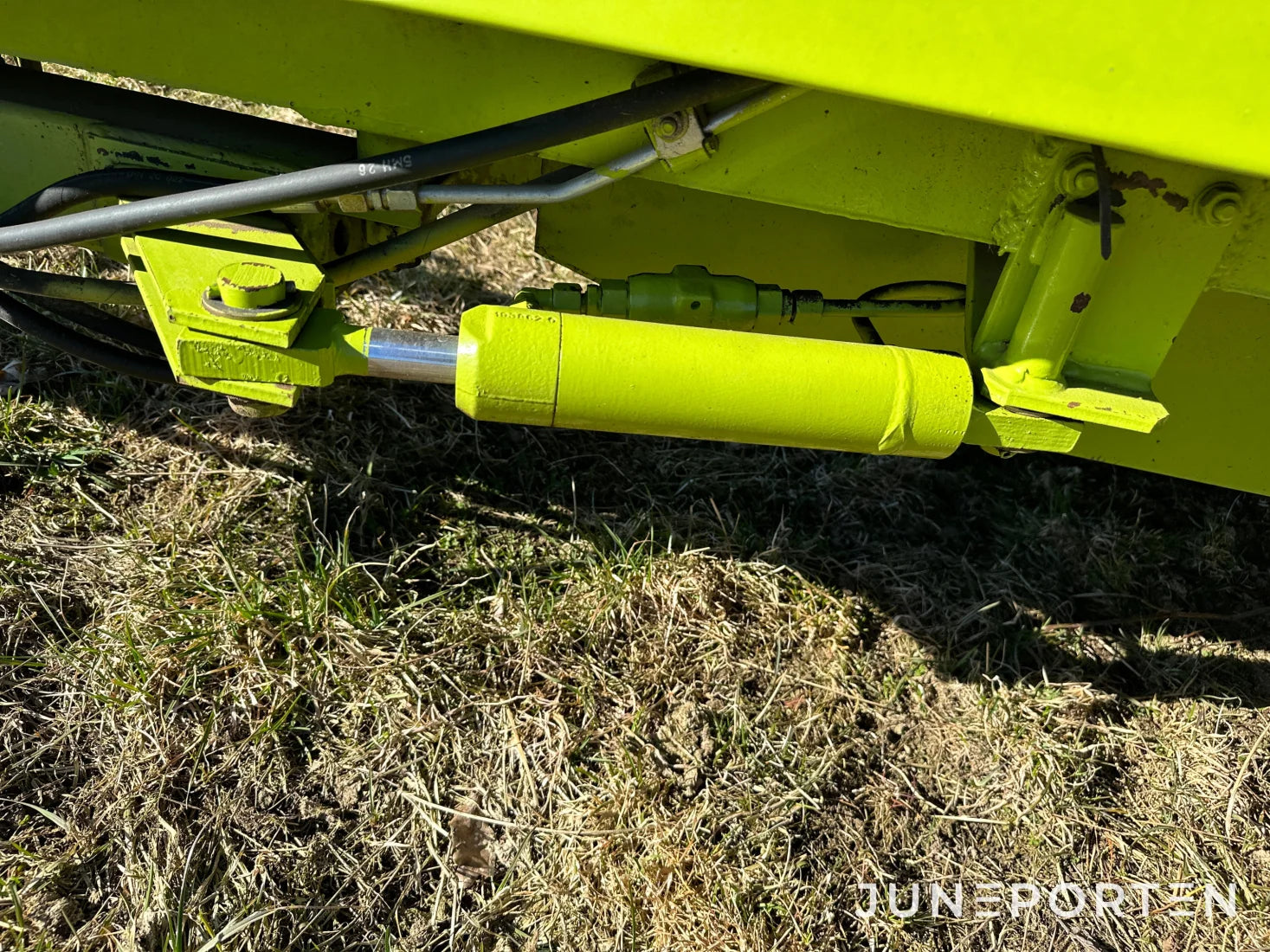 Claas Markant 65 småbalspress med kastare