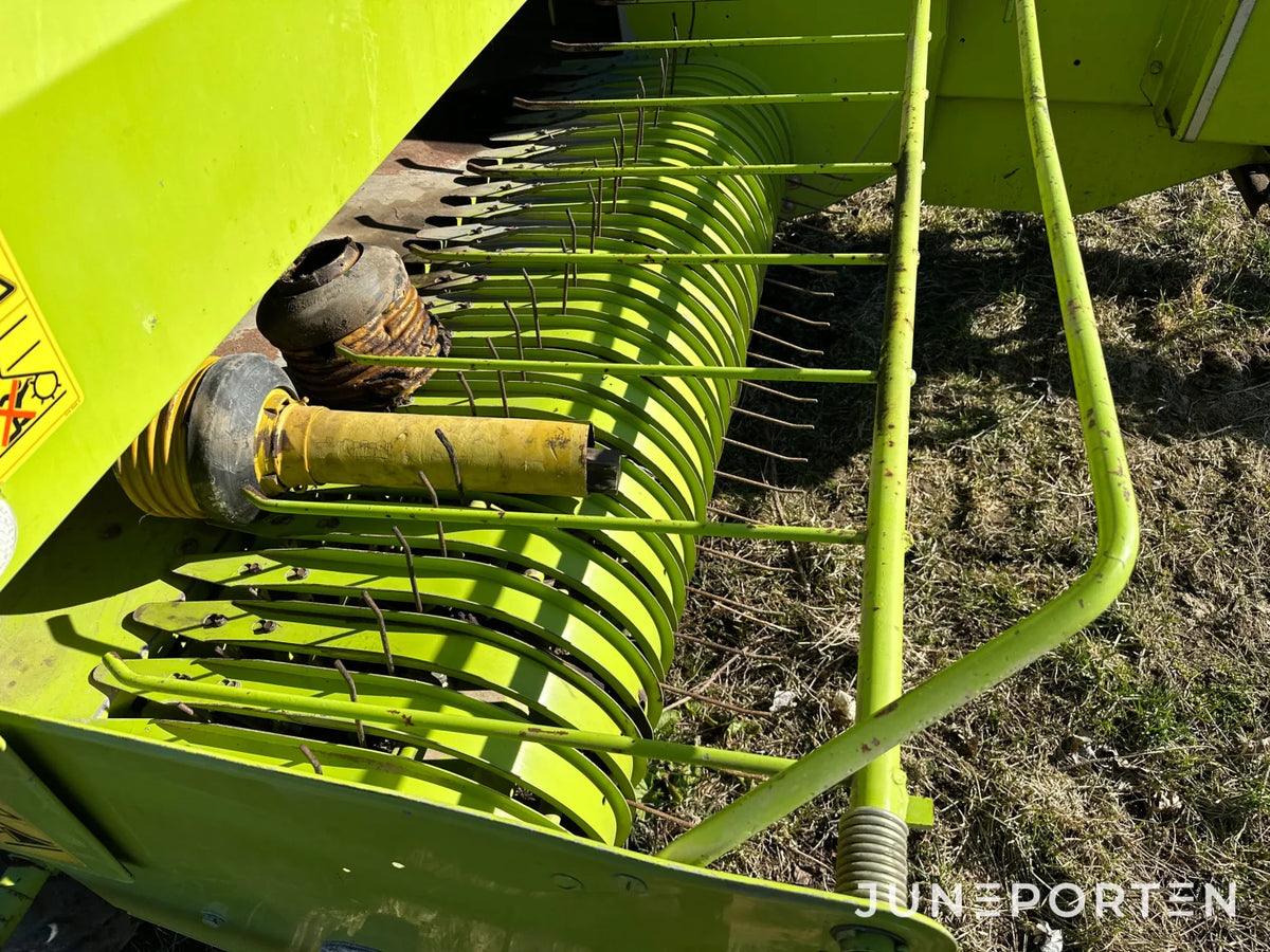 Claas Markant 65 småbalspress med kastare
