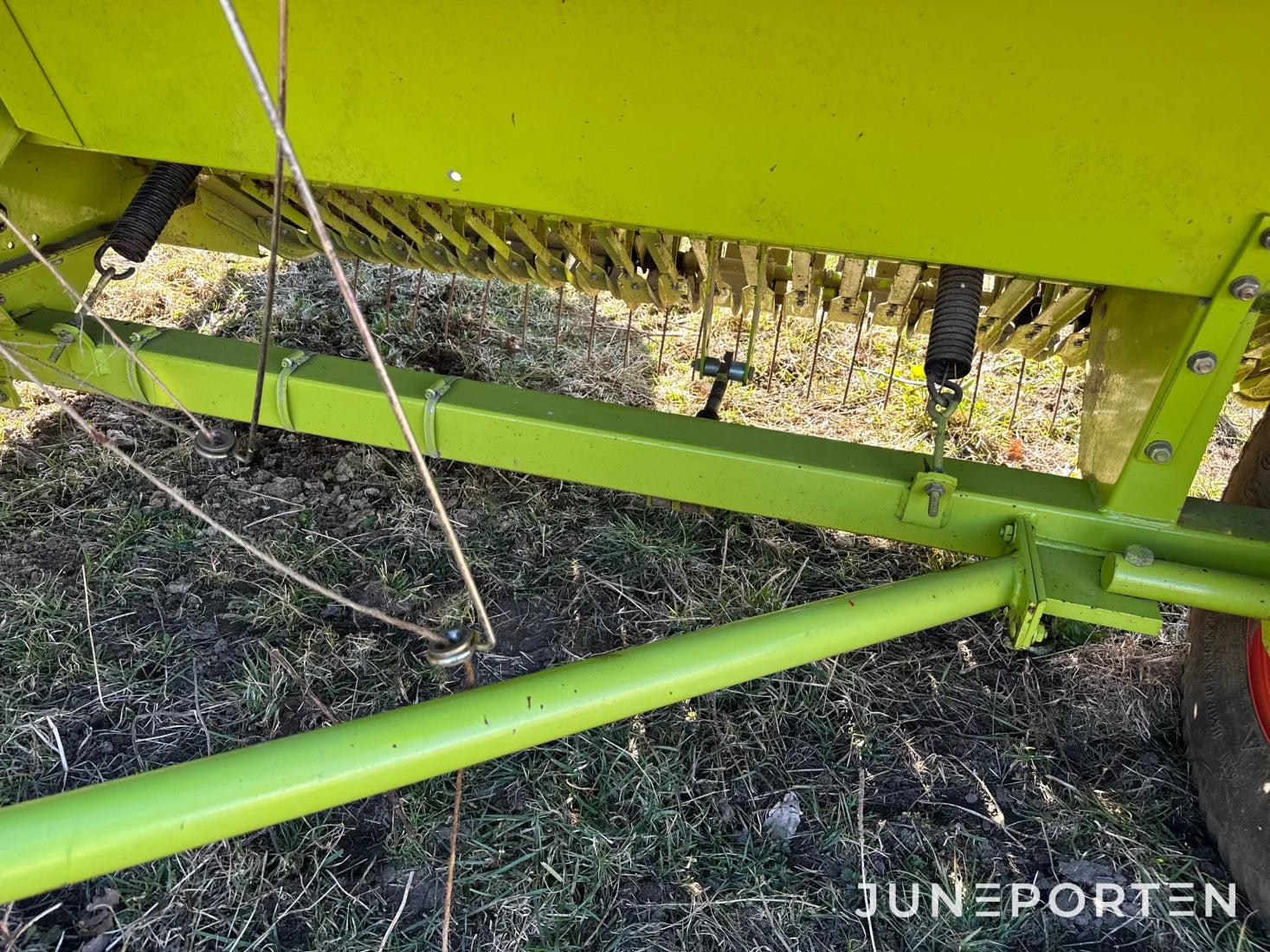 Claas Markant 65 småbalspress med kastare