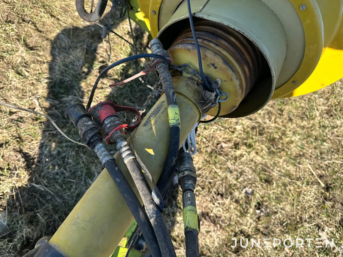 Claas Markant 65 småbalspress med kastare