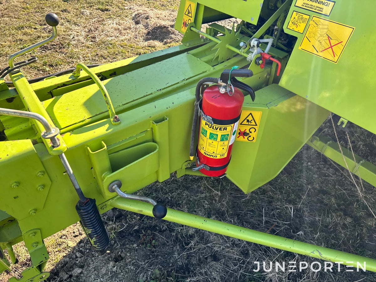 Claas Markant 65 småbalspress med kastare