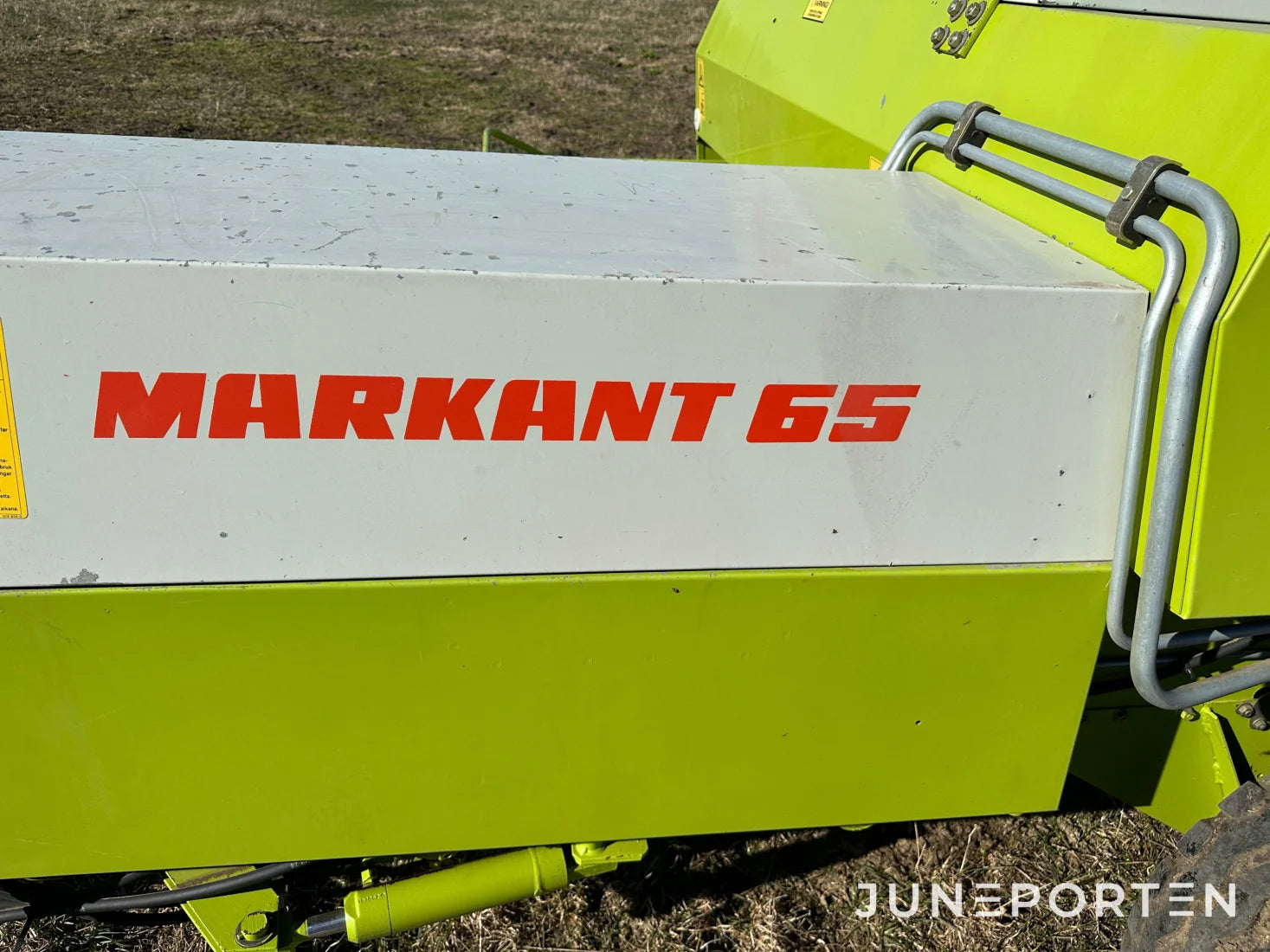 Claas Markant 65 småbalspress med kastare