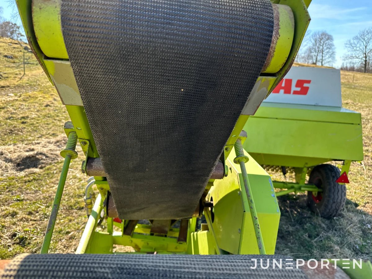 Claas Markant 65 småbalspress med kastare