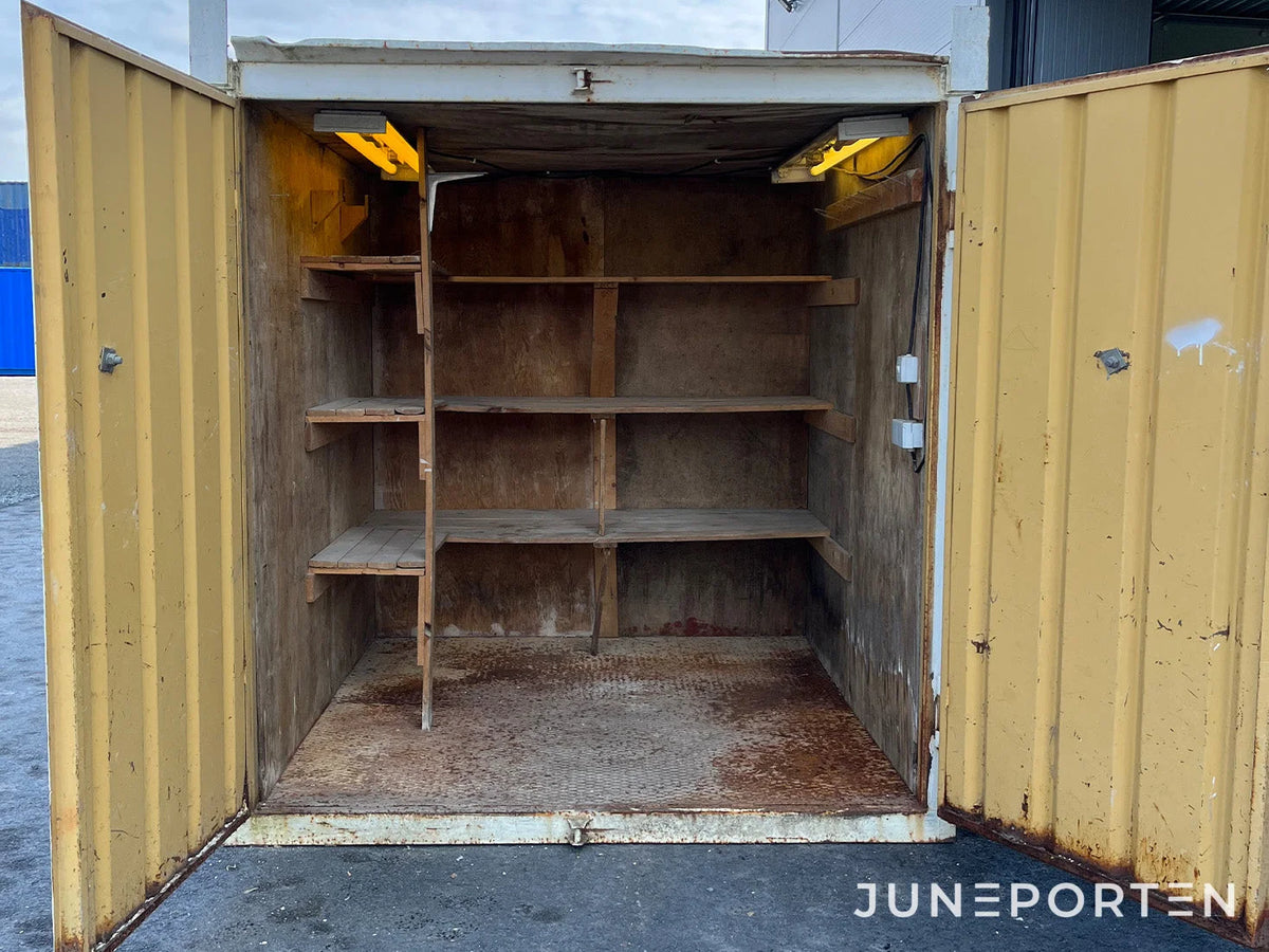 Container 8 fot med isolerat tak och väggar