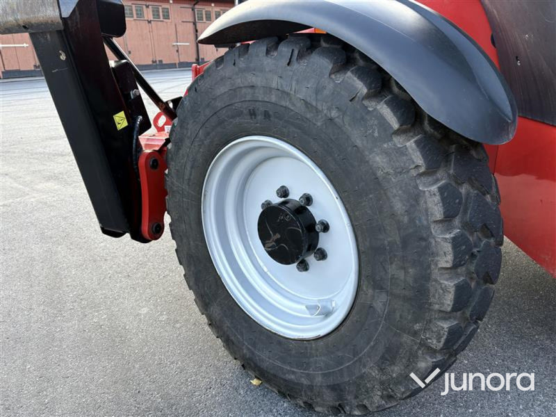 Teleskoplastare MANITOU  MT 1840 HA ST4 - flera tillbehör & redskap