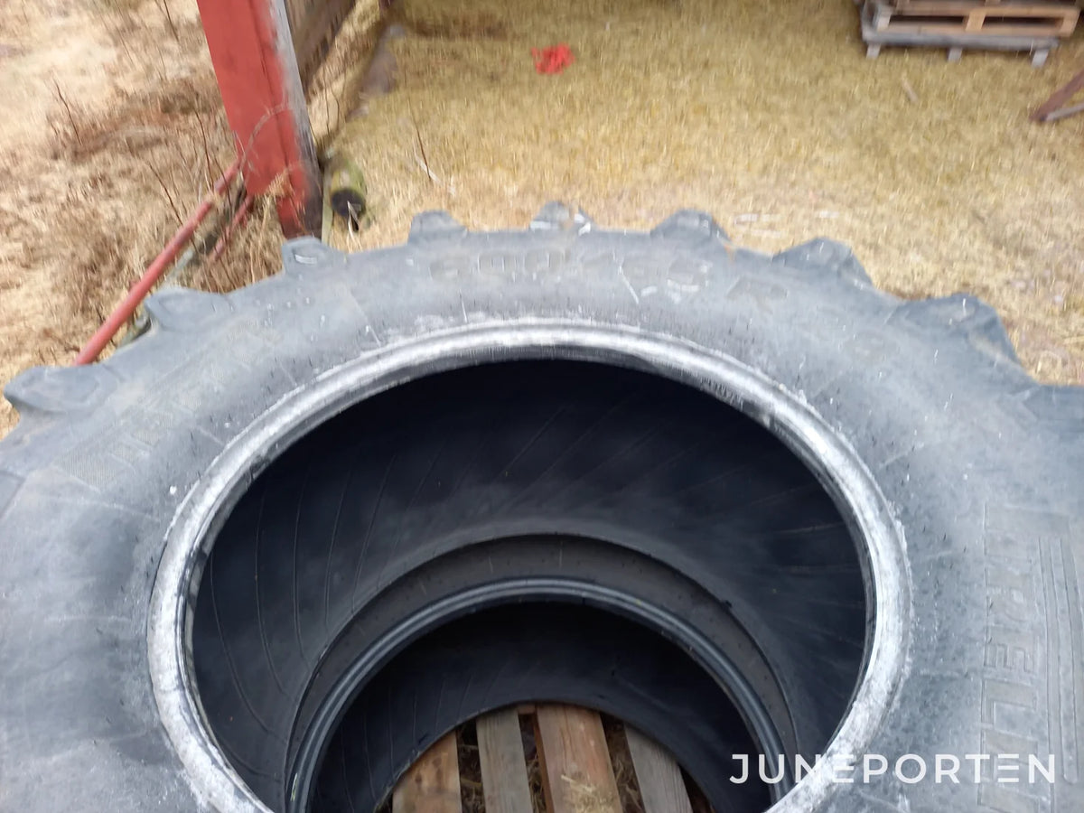 Däck 600/65 R 28