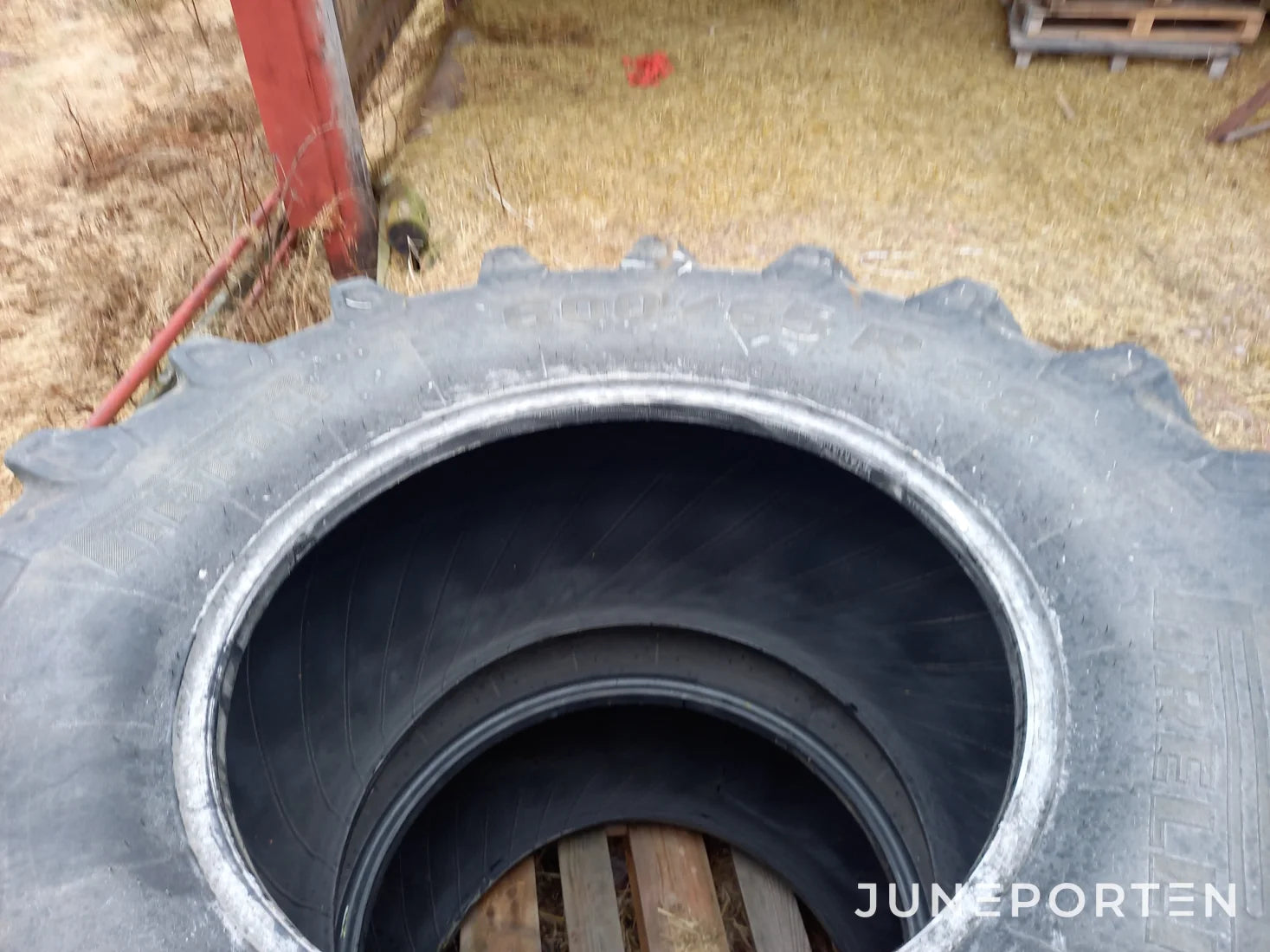 Däck 600/65 R 28