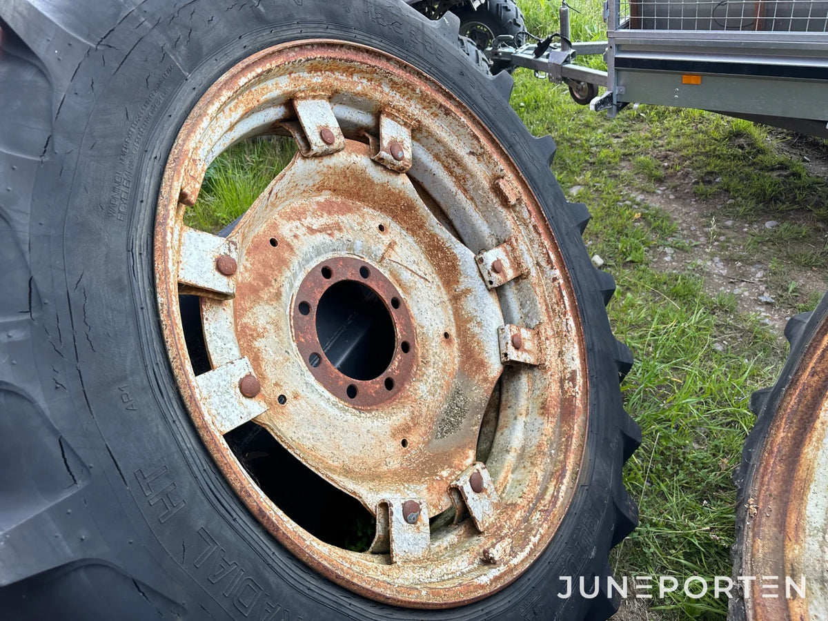 Däck Taurus 605/13.6 R 38