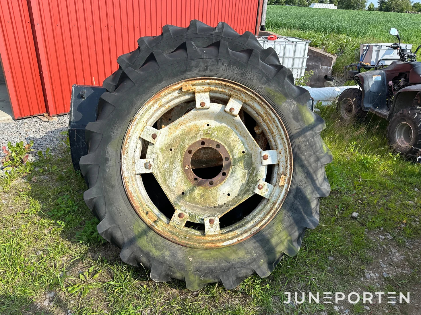 Däck Taurus 605/13.6 R 38