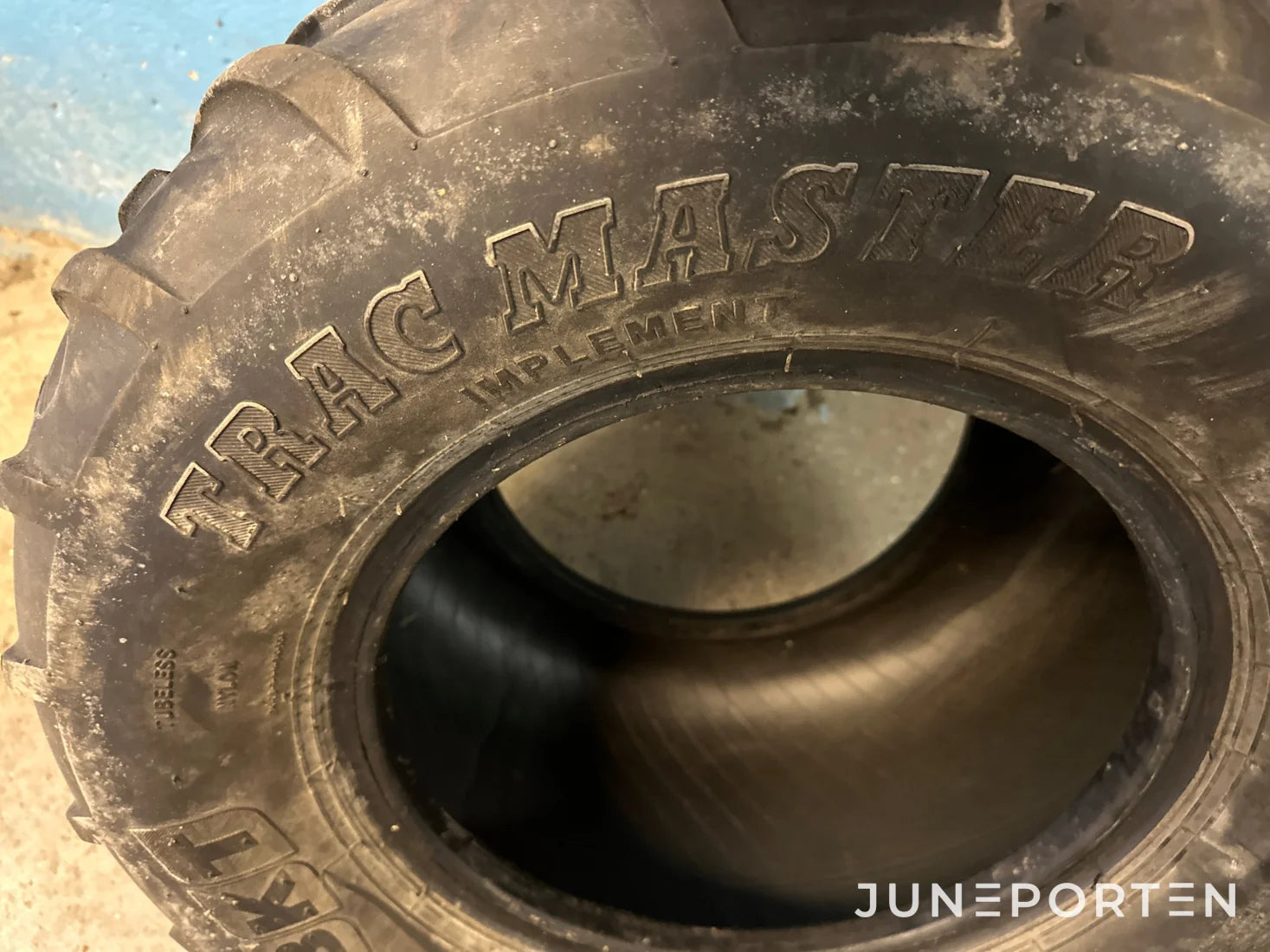 Däck till Weidemann 31x15.50-15