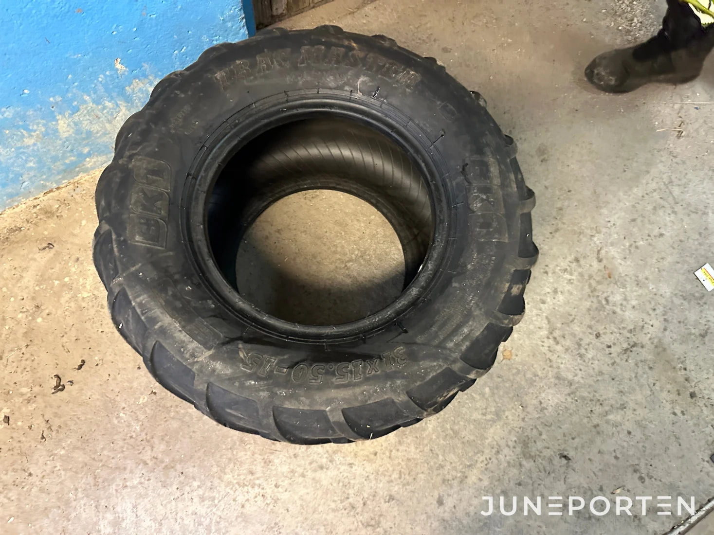 Däck till Weidemann 31x15.50-15