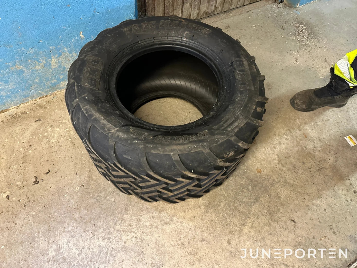 Däck till Weidemann 31x15.50-15