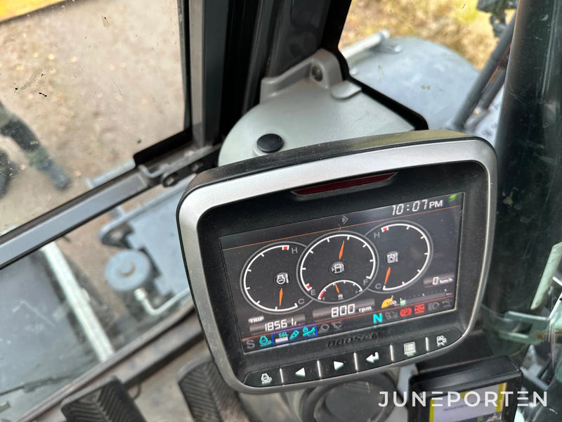 Hjulgrävare Doosan DX140W med dumpervagn