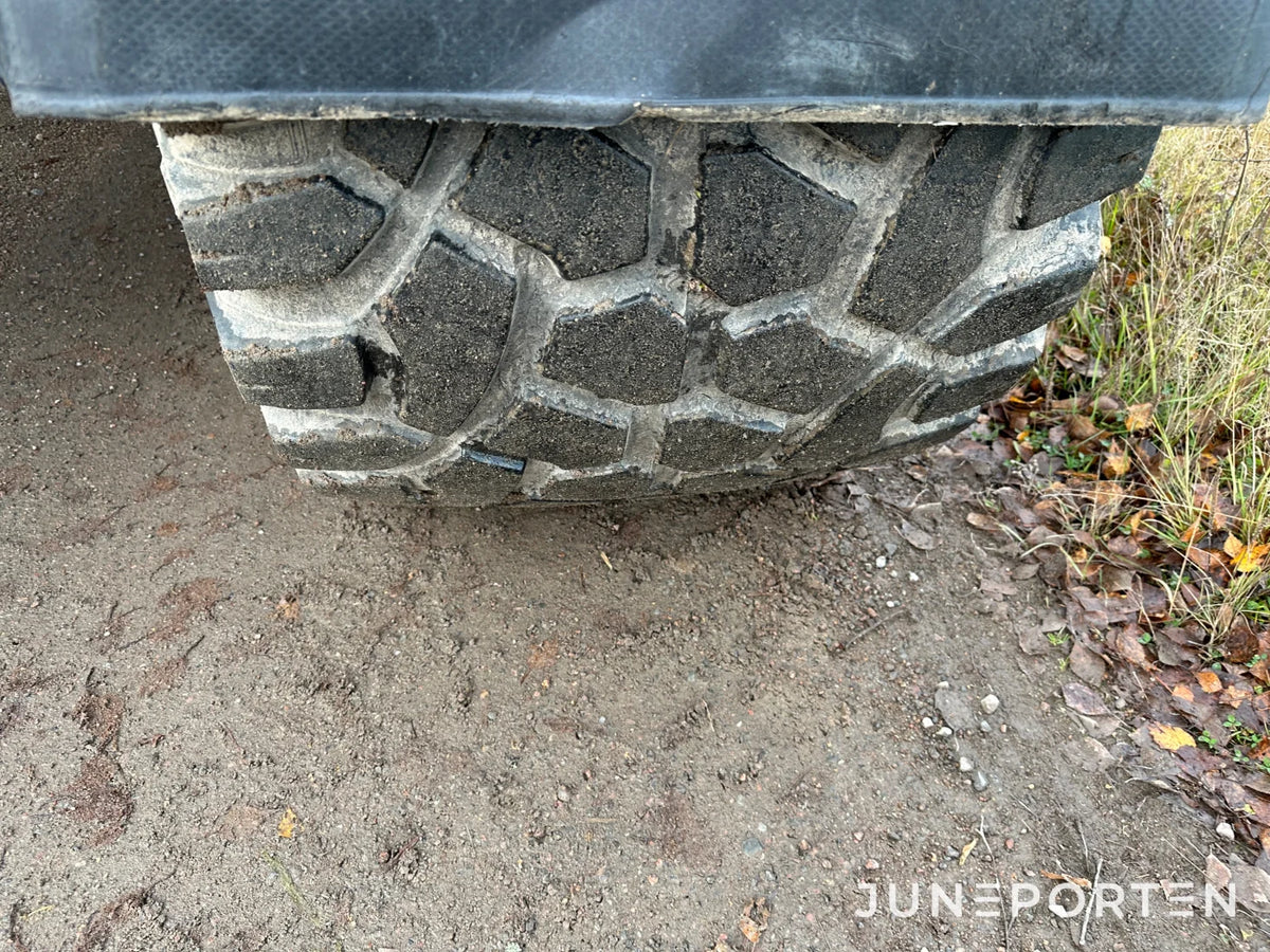 Hjulgrävare Doosan DX140W med dumpervagn