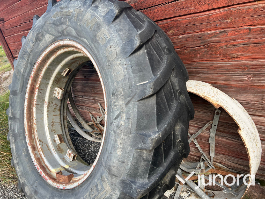 Dubbelmontage Pirelli 460/85-R38