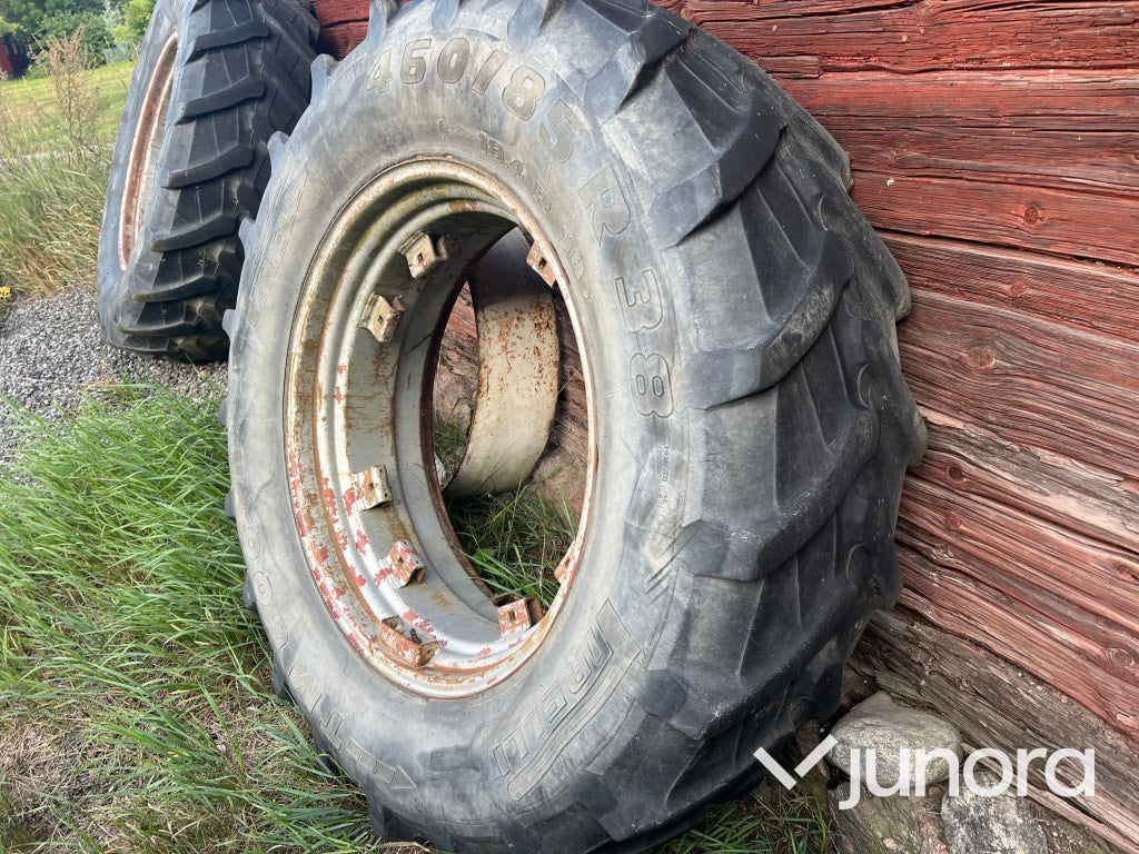 Dubbelmontage Pirelli 460/85-R38