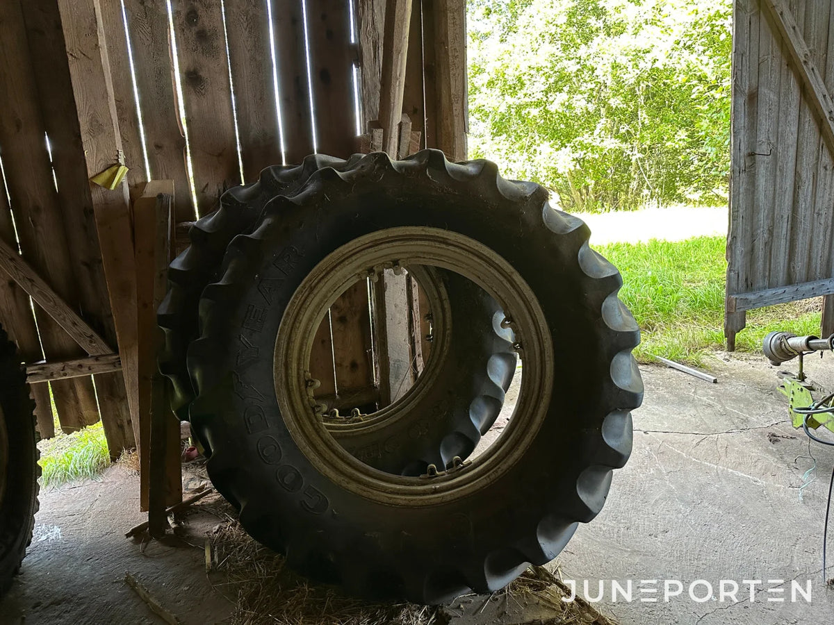 Dubbelmontage Good Year 540 / 65 R 38