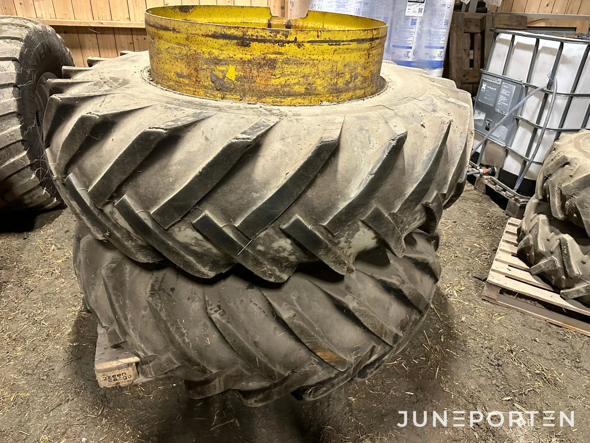 Dubbelmontage 18.5/15 34 & 12.4 R 24
