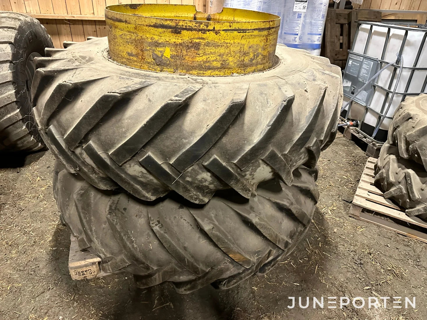 Dubbelmontage 18.5/15 34 & 12.4 R 24