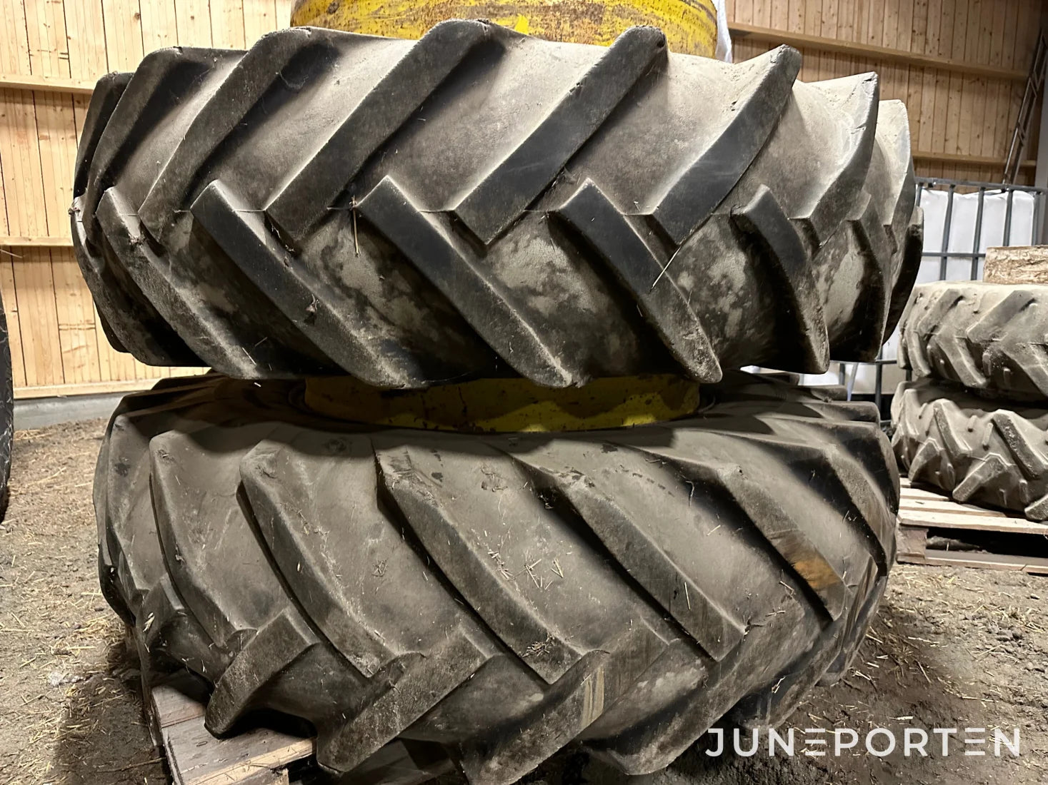 Dubbelmontage 18.5/15 34 & 12.4 R 24