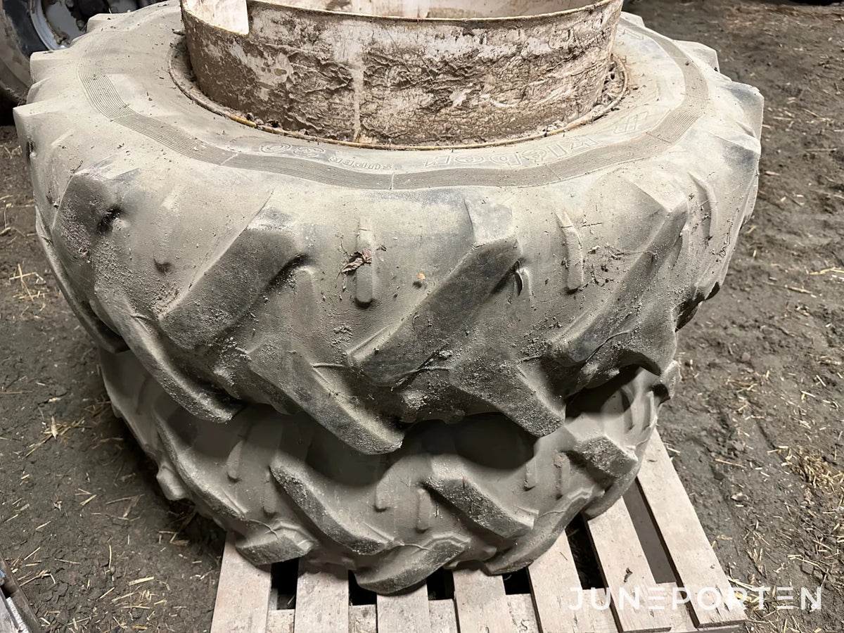 Dubbelmontage 18.5/15 34 & 12.4 R 24