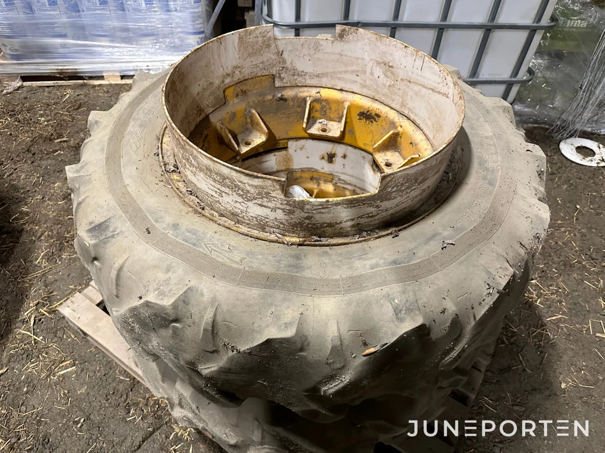 Dubbelmontage 18.5/15 34 & 12.4 R 24