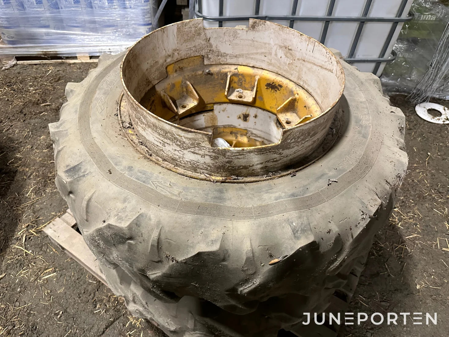 Dubbelmontage 18.5/15 34 & 12.4 R 24
