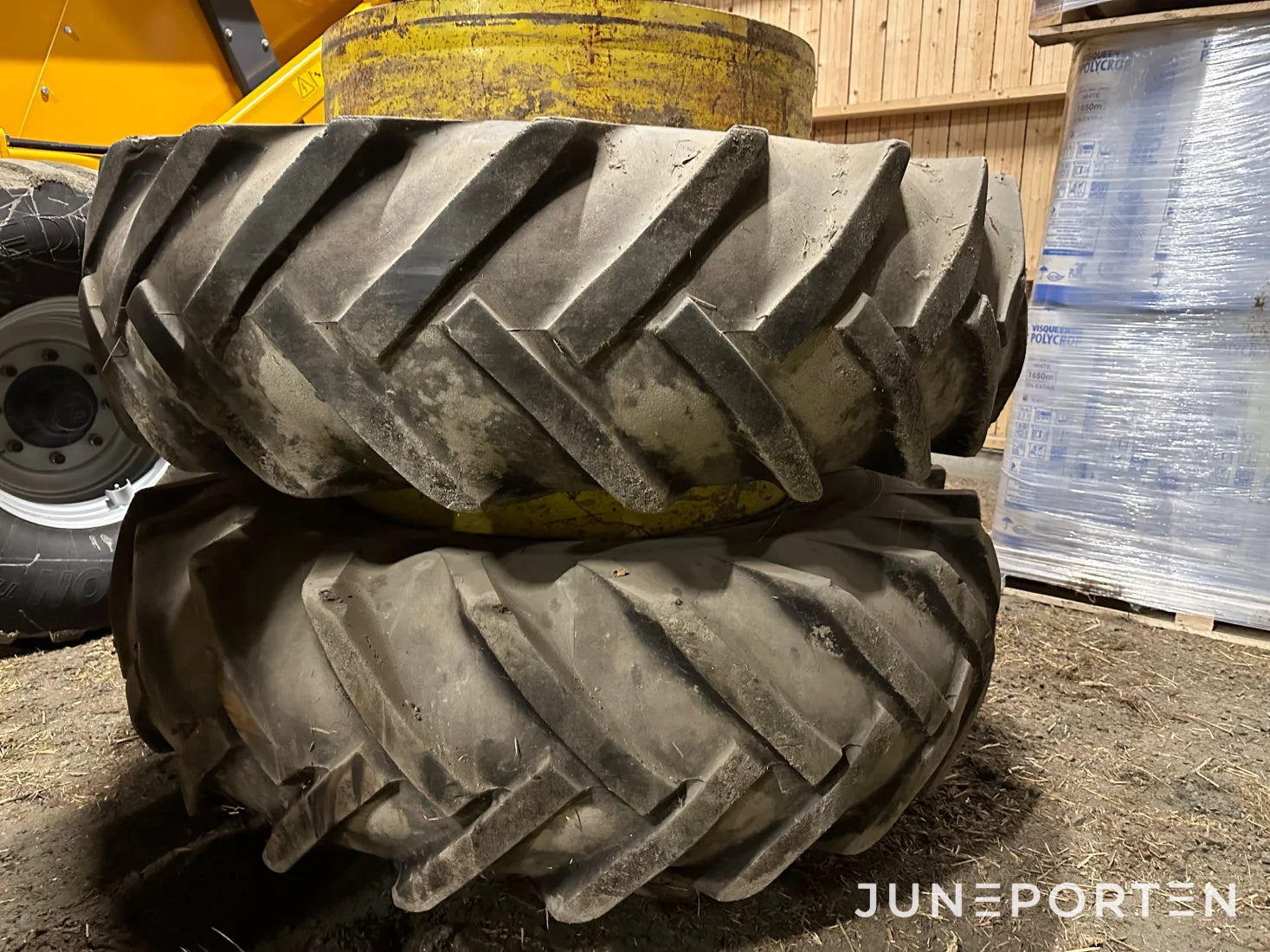 Dubbelmontage 18.5/15 34 & 12.4 R 24