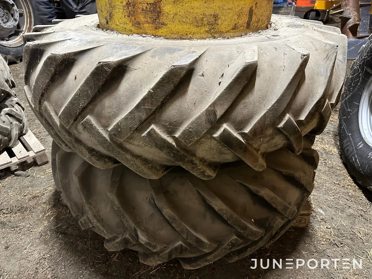 Dubbelmontage 18.5/15 34 & 12.4 R 24