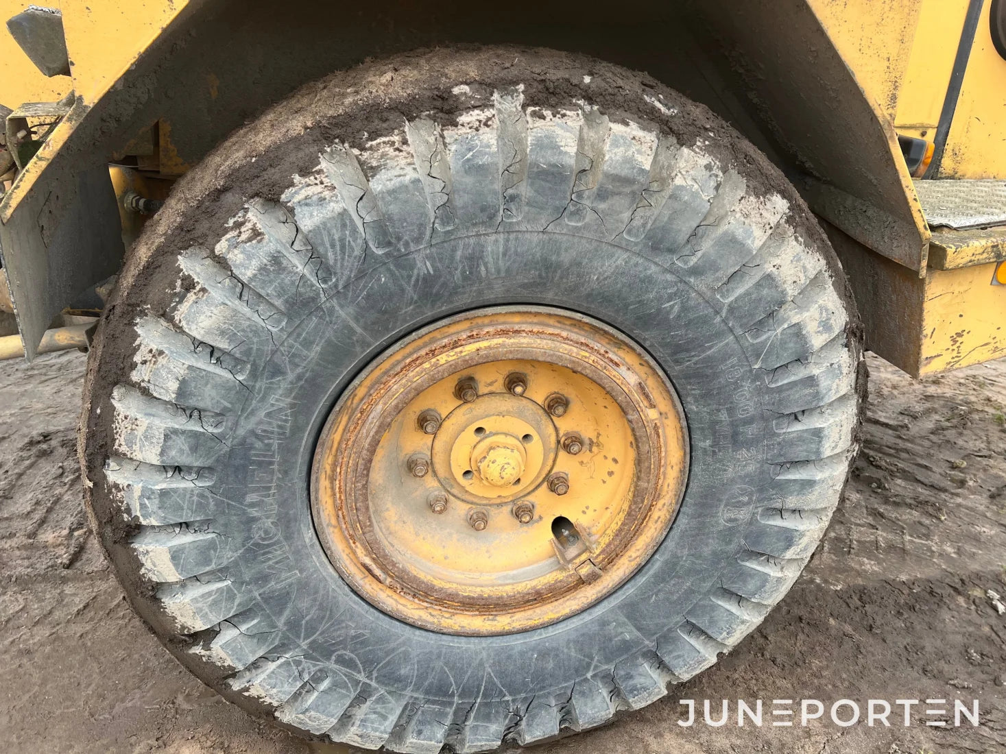 Dumper Volvo 861 6x6