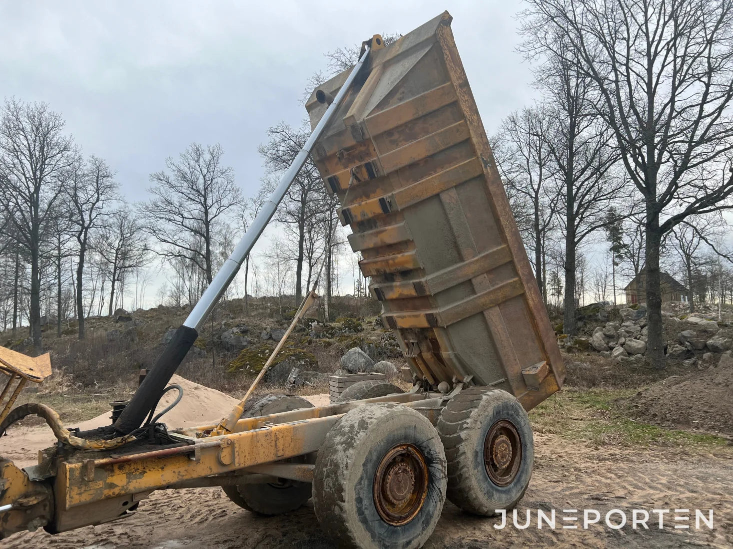 Dumper Volvo 861 6x6
