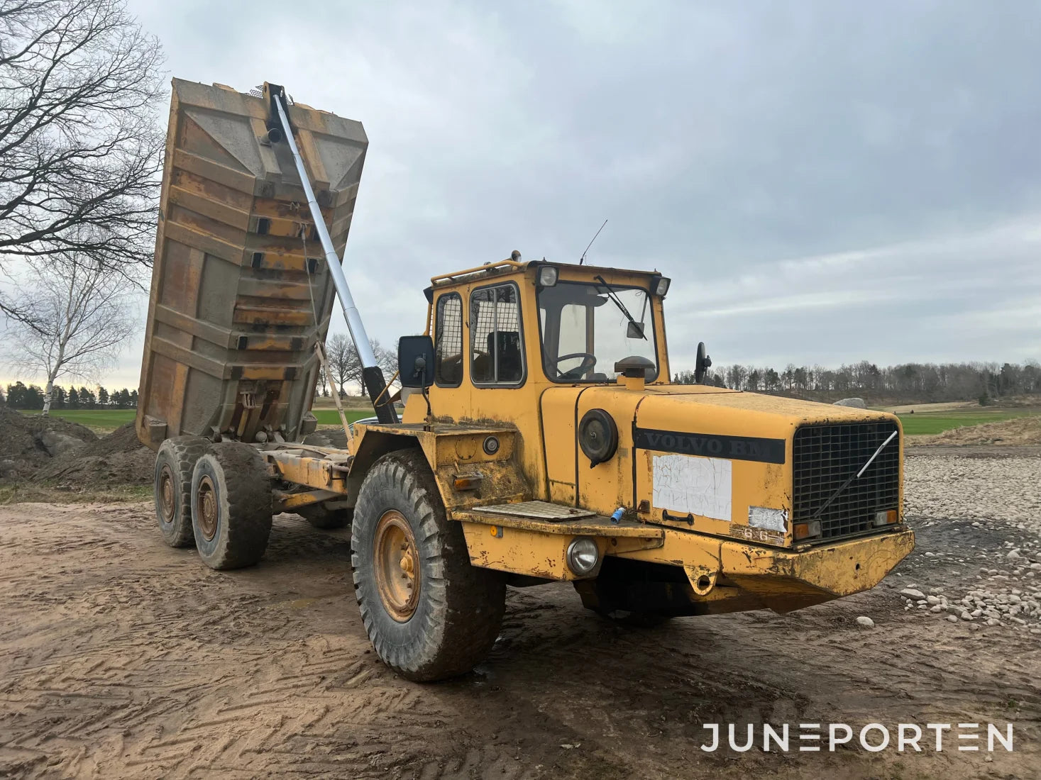Dumper Volvo 861 6x6