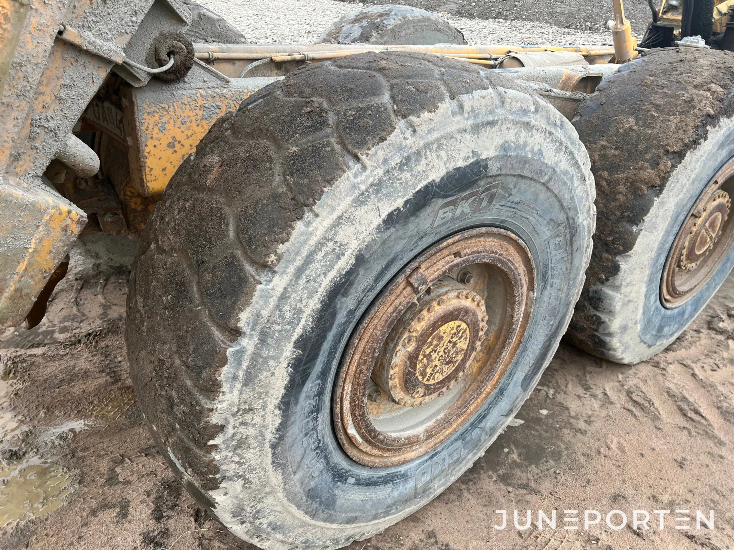 Dumper Volvo 861 6x6