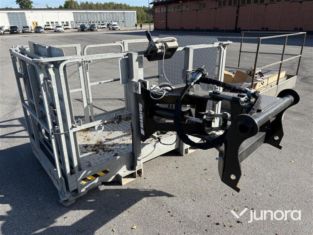 Teleskoplastare MANITOU  MT 1840 HA ST4 - flera tillbehör & redskap